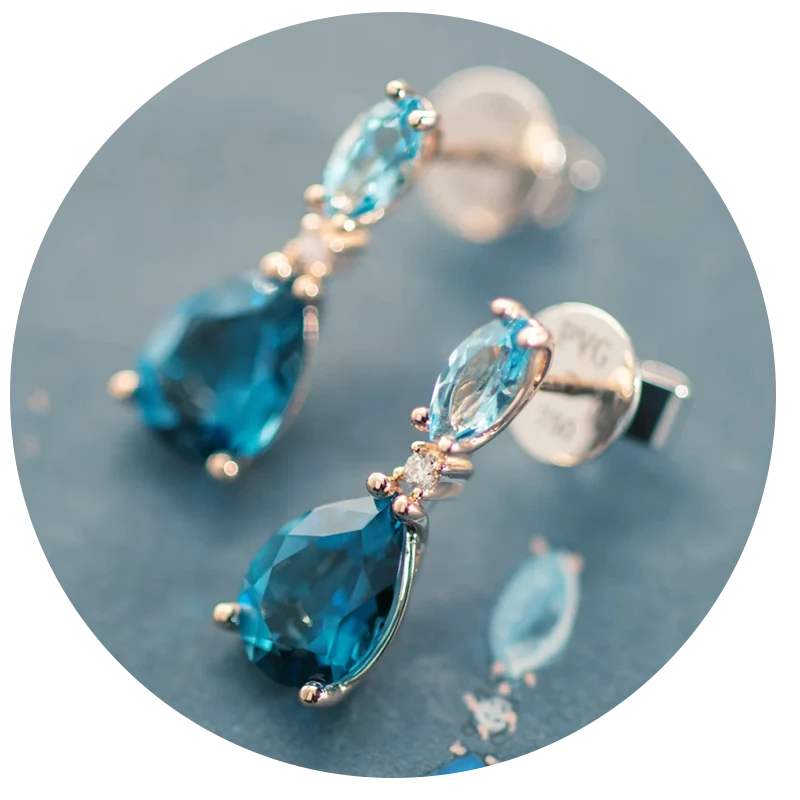 orecchini in diamante e gemme preziose di colore azzurro clover gioielli