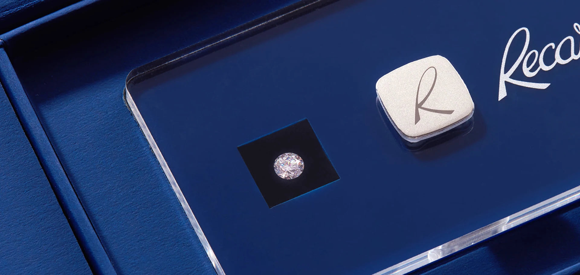 dettaglio diamante bister all'interno del suo cofanetto