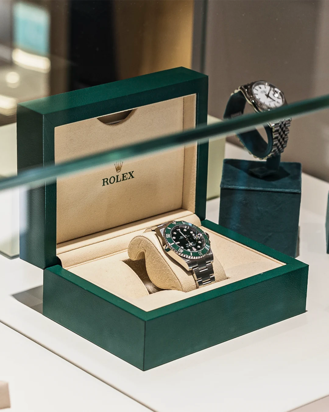 Orologio di lusso con scatola originale valutato presso Clover Gioielli, compro orologi a Prato