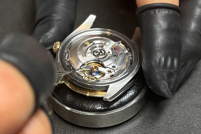 Revisione meccanica di un orologio di pregio presso Clover Gioielli