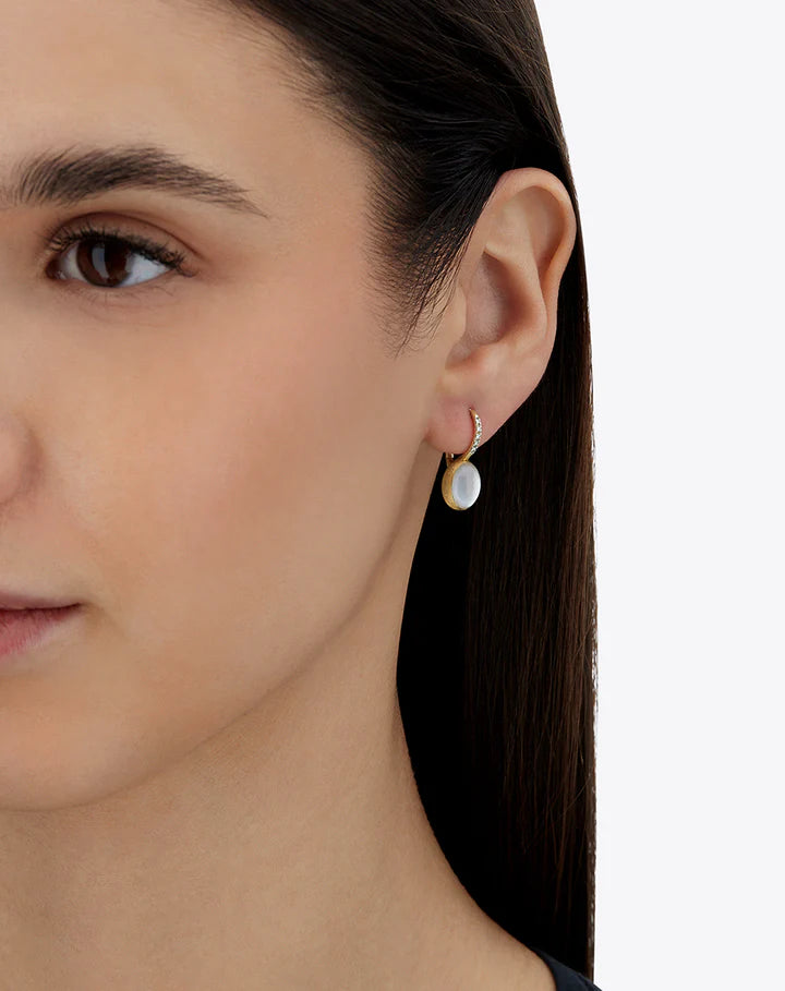 Orecchini Ciliegine Nanis Dolcevita in oro inciso con diamanti, cristallo di rocca e Madreperla (piccoli)