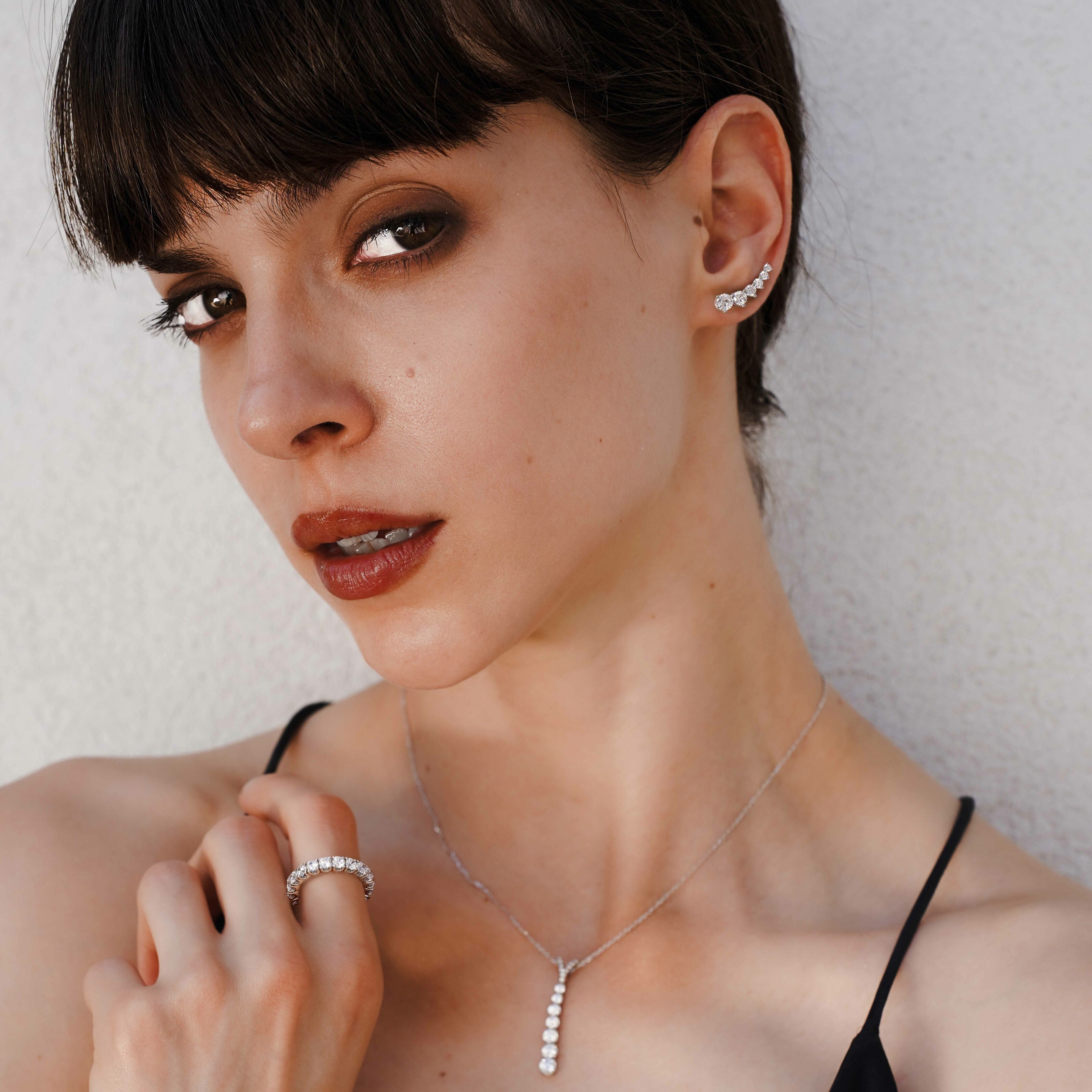 Orecchini Ear Climbers AMA in oro bianco 18kt e diamanti lab