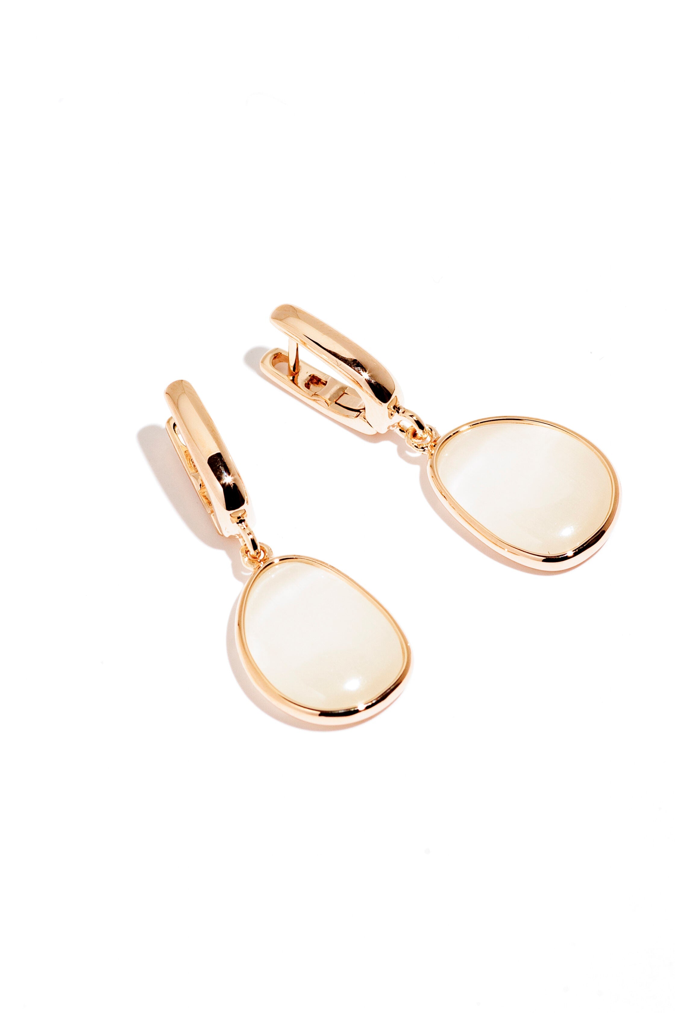 Orecchini Madi Goccia in argento colore bianco candido