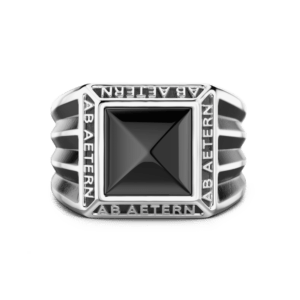 anello-zancan-in-argento-con-scritta-in-latino-e-pietra-onice-clover-gioielli